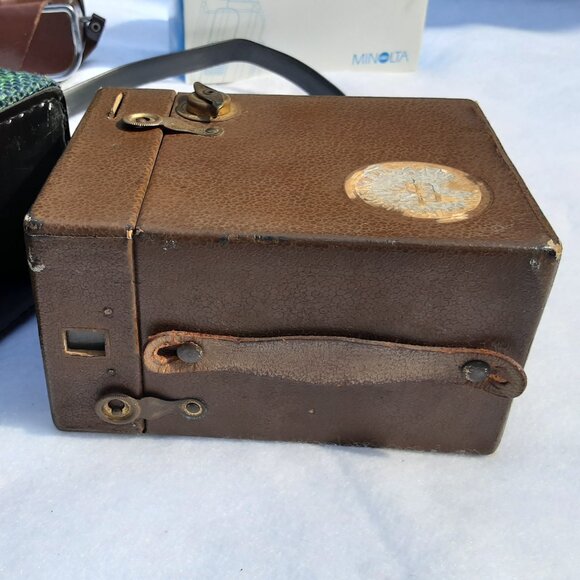 Various Camera Related Bundle, Flash, Camera Case, Technicolor and Box Camera - Picture 5 of 10